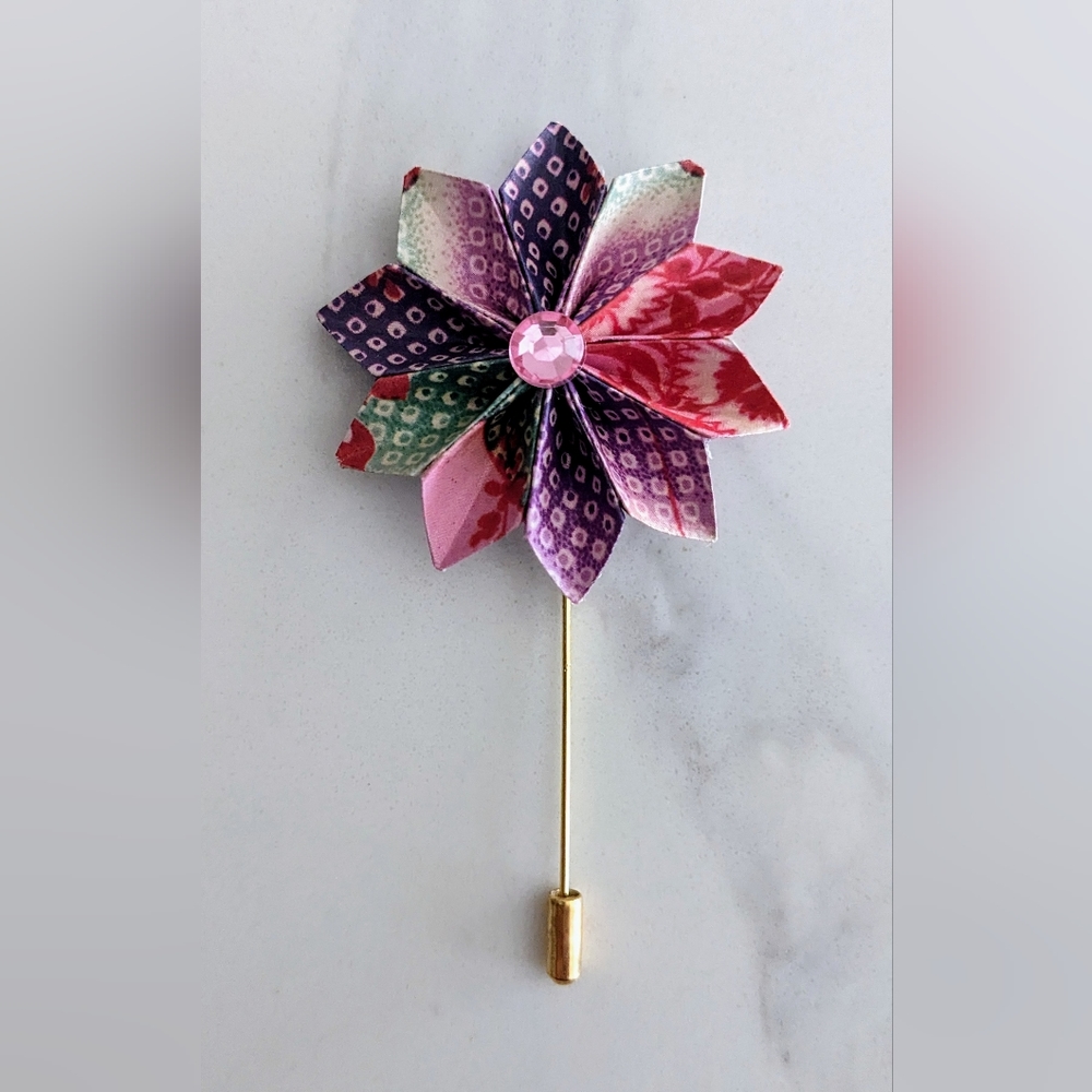 Sultan Flower Lapel Pin